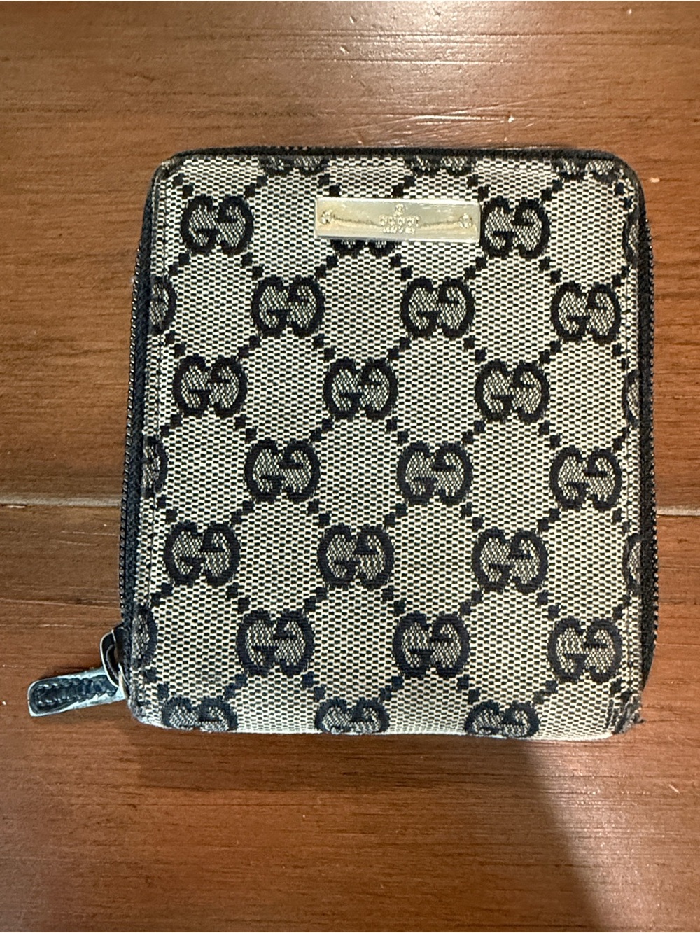 Gucci Beige and Black GG Canvas Zip Wallet with Gold Plaque